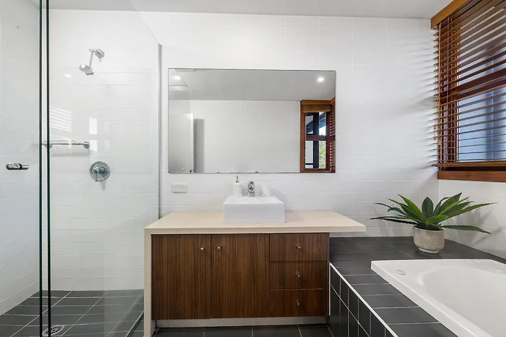 Byron Bay Accom Unit 5 21-25 Fletcher Street - A Seventh Summer Byron Bay