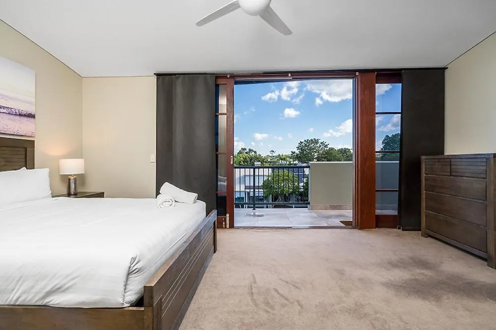 Byron Bay Accom Unit 5 21-25 Fletcher Street - A Seventh Summer